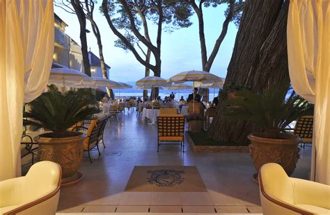 saint tropez restaurant.